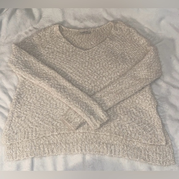 Abercrombie & Fitch V-Neck Fuzzy Sweater metallic threadingXS/S - Picture 11 of 13